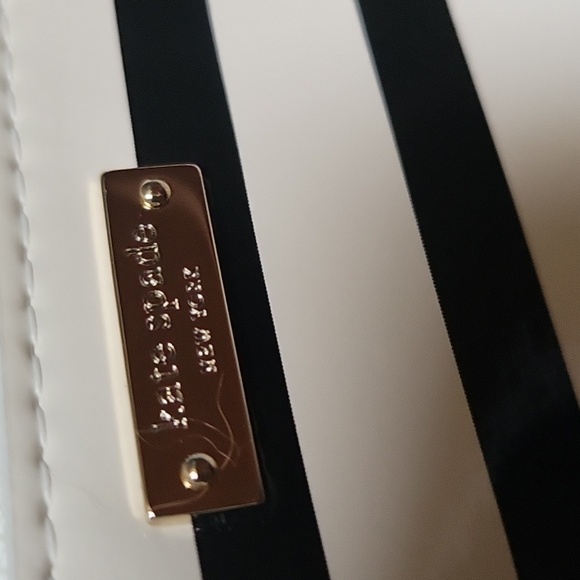 NWOT Kate Spade Lolly Chelsea Park Patent Leather Wristlet - Picture 2 of 6